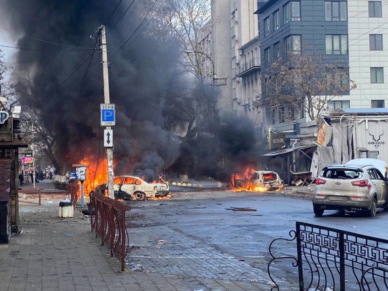 (ФОТО) Из-за обстрела Херсона погибли семеро, 58 человек ранены