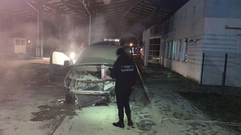 (ФОТО) На КПП в Бричанском районе загорелся автомобиль