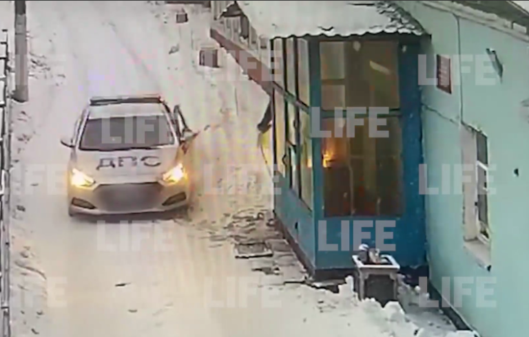 (ВИДЕО) Пожилая чета пыталась поджечь военкомат в Подмосковье