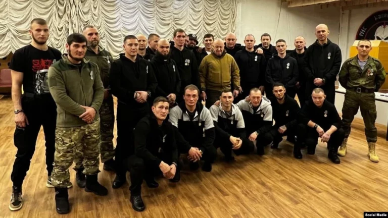 СМИ опознали несколько помилованных зеков из ЧВК Вагнера. Среди них – «русский Уолтер Уайт» и убивший молотком бабушку-ветерана