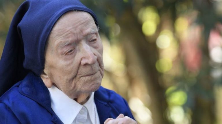 Умерла старейшая жительница планеты, 118-летняя французская монахиня