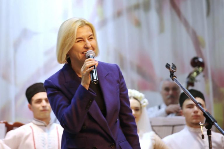 Популяризация культуры или политический куш для Влах: как башкан Гагаузии ездит по Молдове с танцорами и на чьи деньги