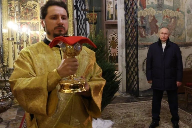 Диакон из Молдовы участвовал в рождественском богослужении для Путина