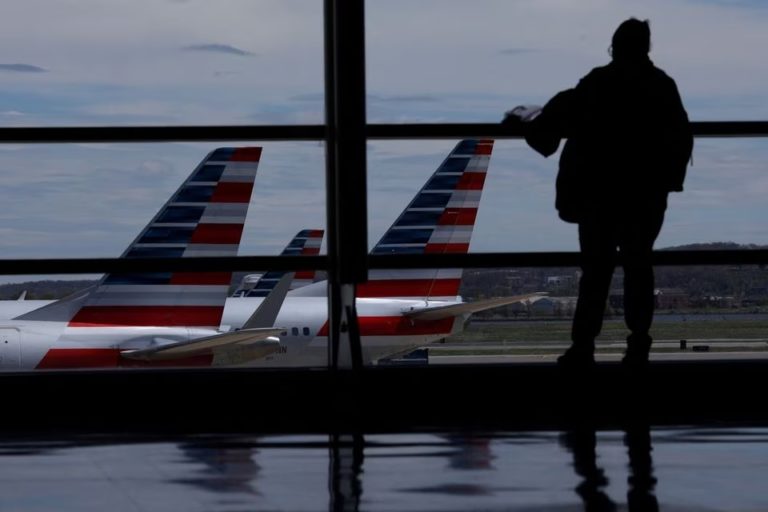 Компьютерный сбой в США задержал более 1000 рейсов, некоторые самолёты совершили экстренную посадку