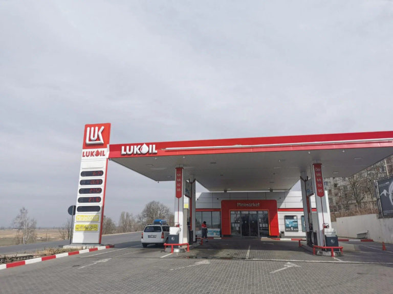 Российский «Лукойл» хочет продать свои активы в Молдове и Румынии