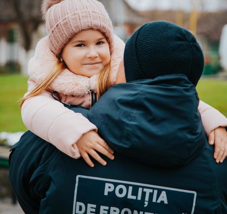 Пограничная полиция Молдовы напоминает, какие документы необходимо иметь, если путешествуете с детьми