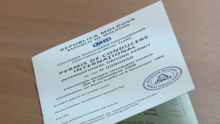 Граждане Молдовы могут заказать международные водительские права с доставкой на дом и за рубеж