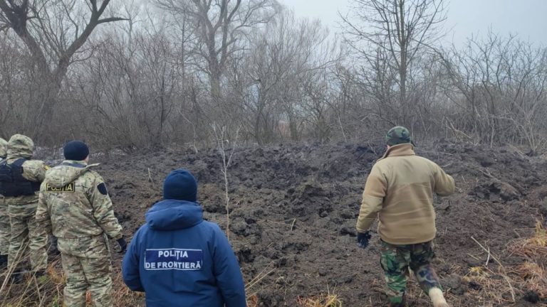 (ФОТО) Взрывчатку нашли в осколках ракеты, упавших в Молдове, ее обезвредили
