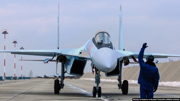 В Беларусь прибыли российские самолёты, официально — на учения  