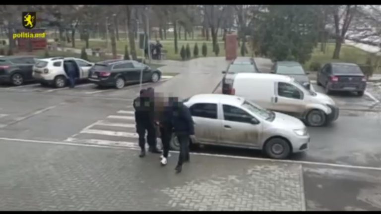 (ВИДЕО) В Кишинёве задержали гражданина Узбекистана, его обвиняют в терроризме