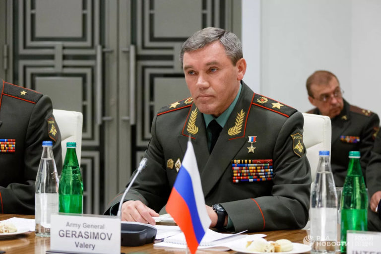 Разведки Украины и Великобритании оценили действия начальника Генштаба российской армии
