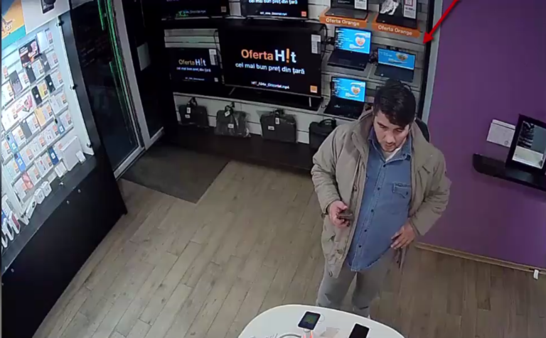 (ВИДЕО) Полиция просит помощи в розыске подозреваемого в краже ноутбука в Кишиневе