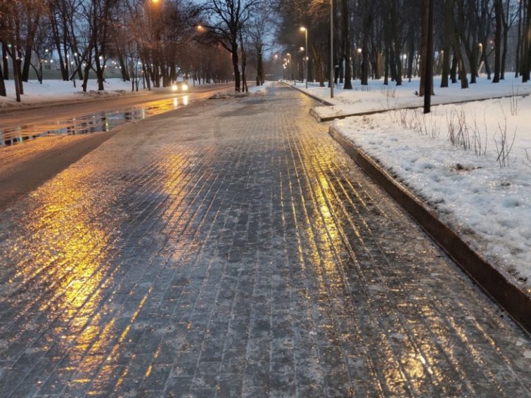 Гололёд в Кишинёве: школьников перевели в онлайн 5 и 6 февраля