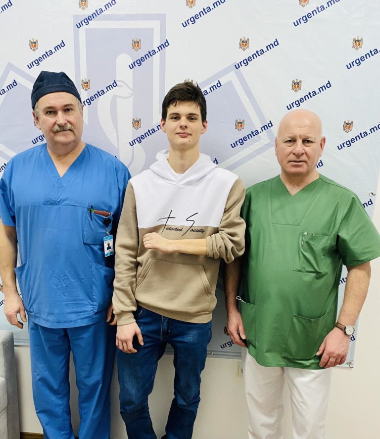 В Молдове врачи пришили пациенту руку, которую он потерял 8 лет назад