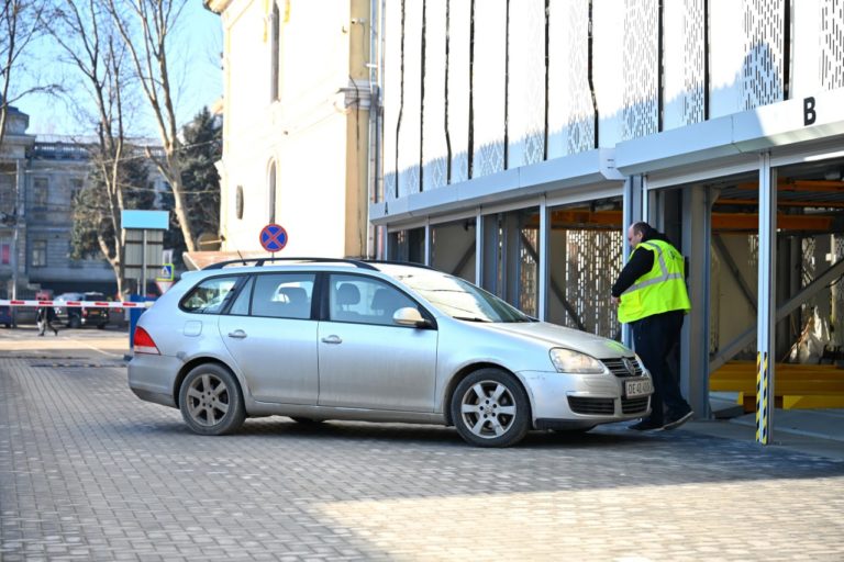 В центре Кишинёва открыли 4-этажную автоматизированную парковку