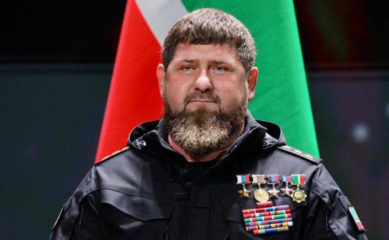 Кадыров придумал звание Героя Чечни и наградил им сам себя