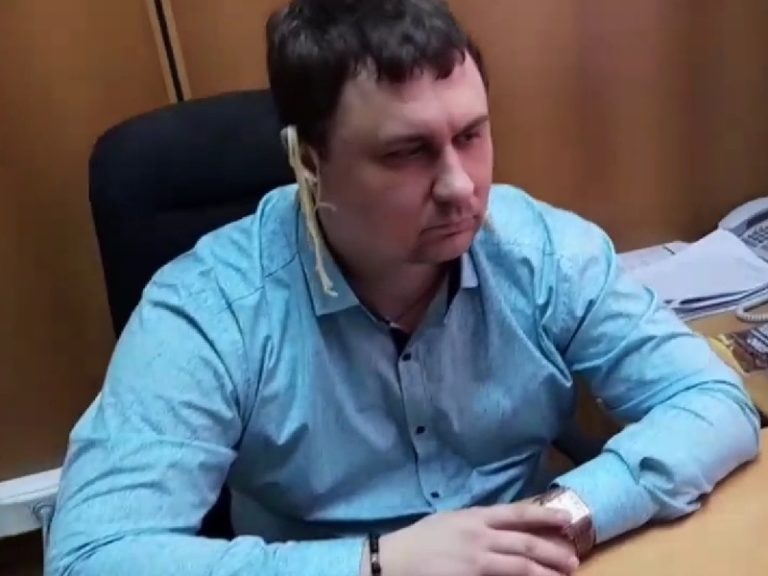 Самарского депутата, смотревшего послание Путина с лапшой на ушах, оштрафовали на 150 тысяч рублей