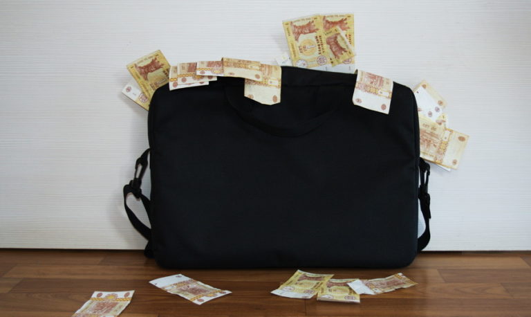 В Кишинёве ограбили мужчину, который нёс в сумке почти 100 тысяч леев