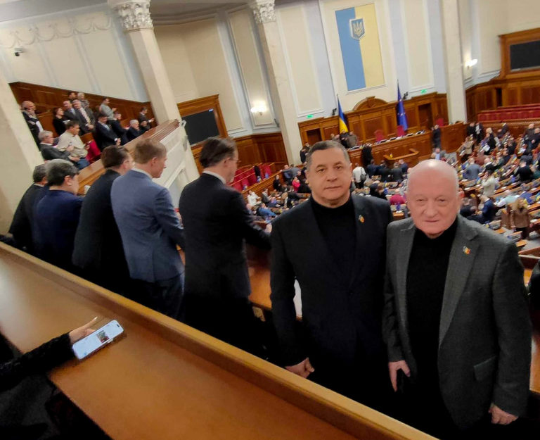 (ФОТО) Депутаты Ион Гроза и Оазу Нантой находятся в Киеве
