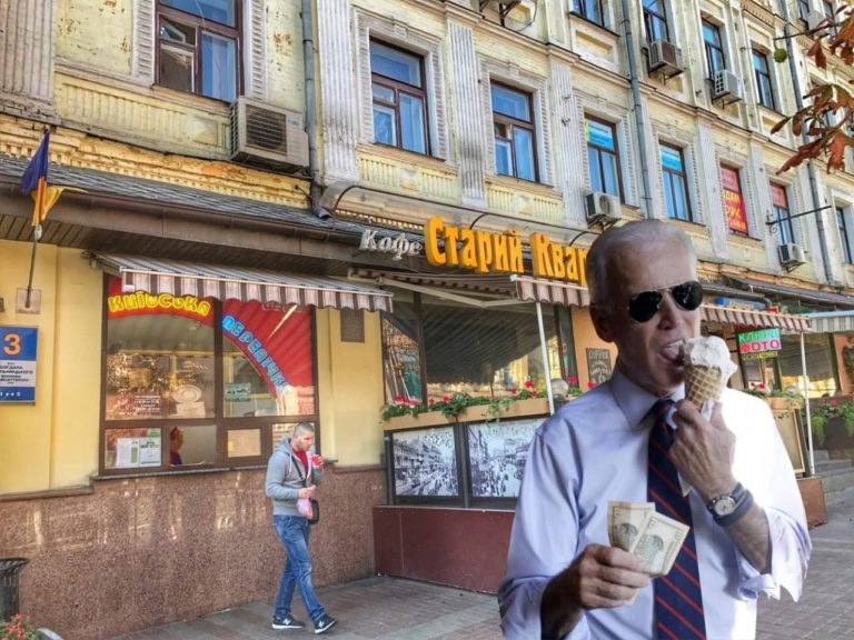 (ФОТО) Необъявленный визит Байдена в Киев стал темой для мемов