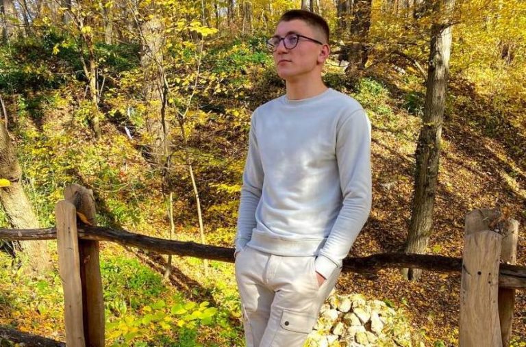 Бывший солдат-гей Павлеску, над которым издевались из-за ориентации, подал в суд на Минобороны Молдовы
