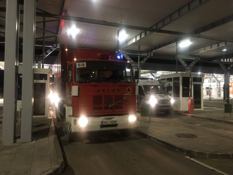 (ФОТО) Команда спасателей из Молдовы пересекла турецкую границу