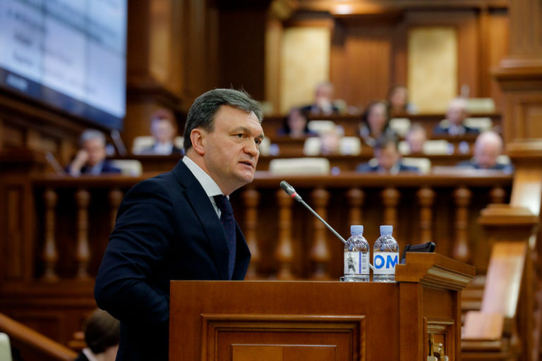 Что известно о министрах правительства Речана: доходы, опыт работы и образование