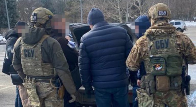 (ФОТО) В Одессе чиновника задержали с поличным за вымогательство 60 тысяч долларов