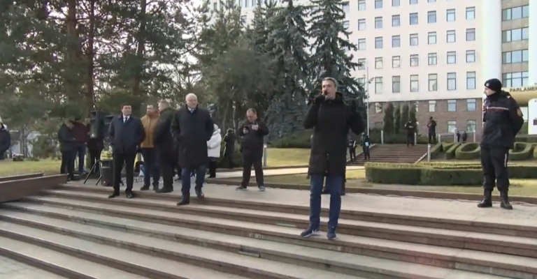 Социалисты, коммунисты и «шоровцы» объединились в протесте у парламента