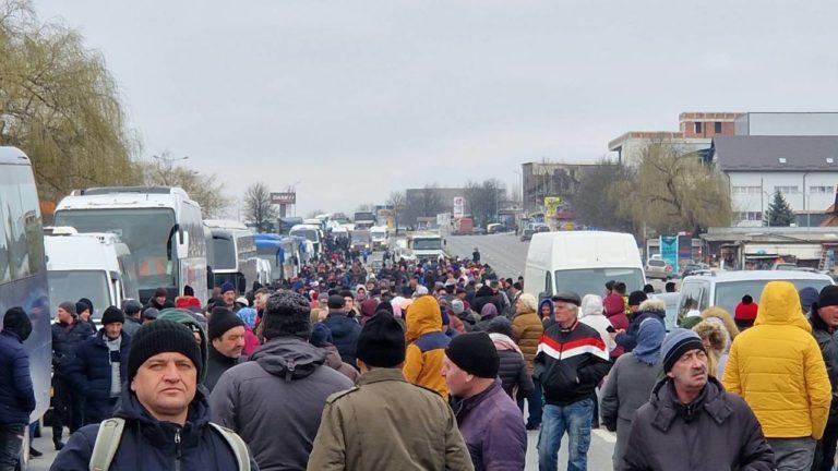 (ВИДЕО) «Шоровцы» блокируют трассу на въезде в Кишинёв — что происходит