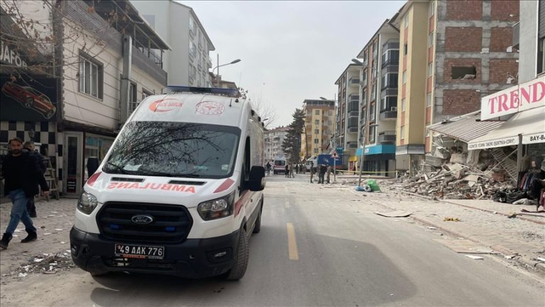 (ФОТО/ВИДЕО) В Турции снова землетрясение: разрушено 25 зданий, есть пострадавшие
