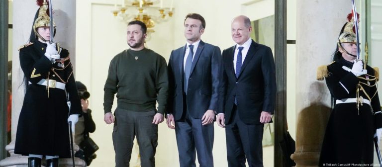 Макрон: Франция приведёт Украину к победе