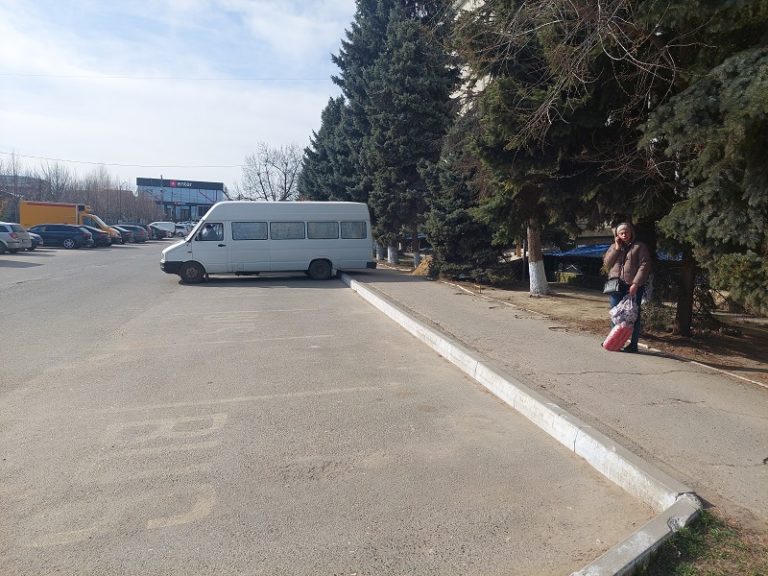 Остановка-кочевник: как в Комрате перенесли павильон и что из этого вышло