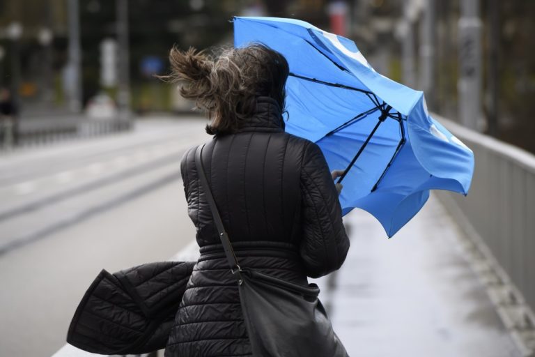 Желтый код из-за ветра, дожди в центре и на севере: прогноз погоды в Молдове на 16 марта