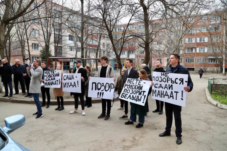 На протесте под окнами квартиры депутата экс-социалиста Нестеровского не было бельчан — мунсоветник