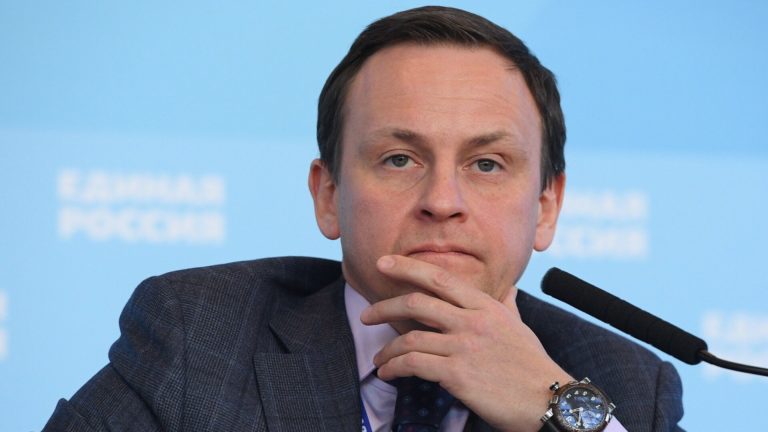 Один из лидеров «Единой России» в разгар битвы за Бахмут дважды летал в Таиланд. Ранее он запрещал депутатам покидать страну