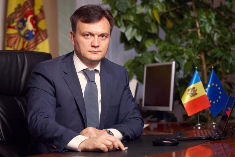 Чем владеет и сколько заработал премьер-министр Речан 2022 году