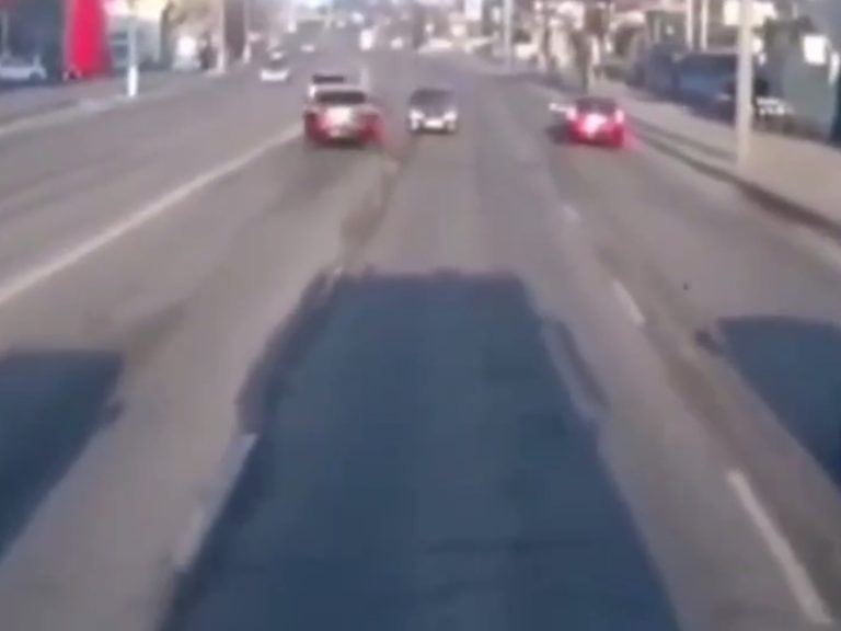 (ВИДЕО) В Кишинёве водитель выехал на встречную и чуть не попал в аварию — зато попал на запись с камеры