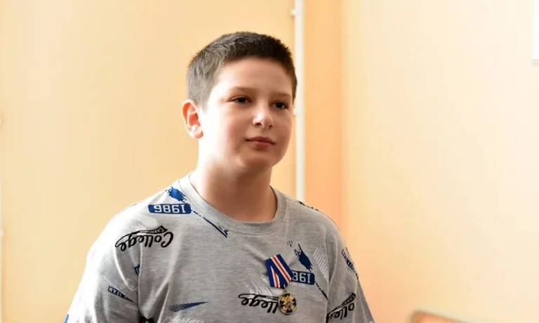 Путин наградил медалью «За отвагу» 10-летнего мальчика, который якобы пострадал в «диверсии» в Брянской области