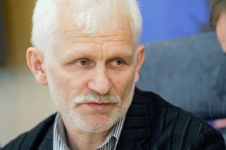 В Беларуси к 10 годам тюрьмы приговорили нобелевского лауреата и правозащитника Алеся Беляцкого