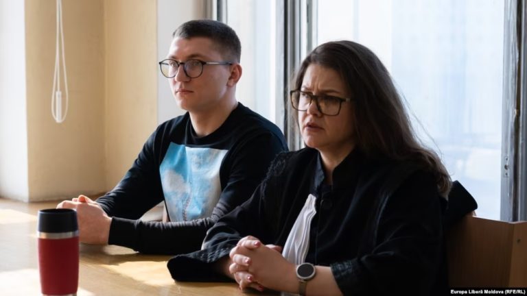 Бывший солдат Павлеску требует 1,5 млн леев компенсации за травлю во время службы из-за ориентации