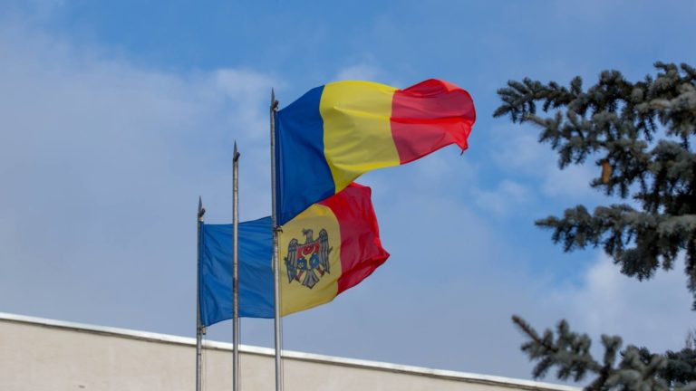 Почти половина граждан Румынии считают, что их страна не должна поддерживать Молдову в случае нападения России — опрос