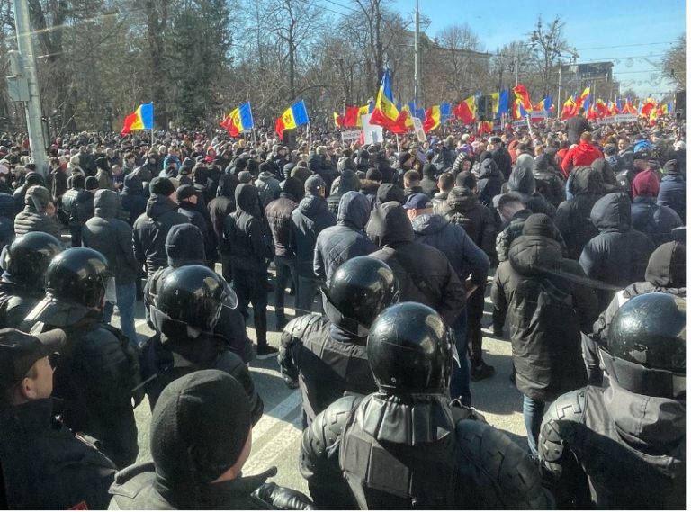 Сколько людей участвовало вчера в протестах — оценка полиции и партии «Шор»