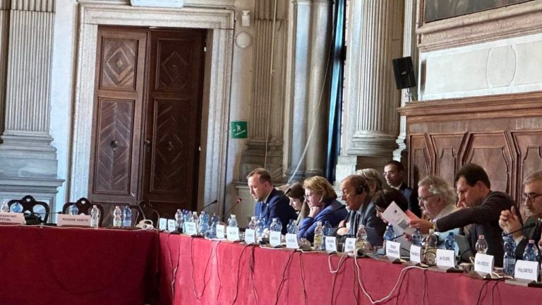 Венецианская комиссия не рекомендует давать СИБ слишком широкие полномочия. Депутат PAS: «Проекты изменят»