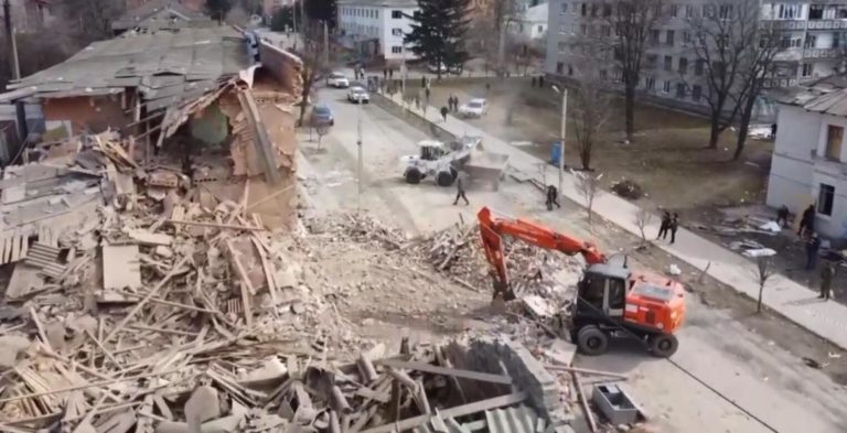 (ВИДЕО) Российские войска ударили по Сумской области, погибли два человека