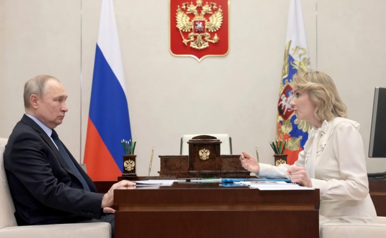 В России объявили в розыск судью, выдавшую ордер на арест Путина 