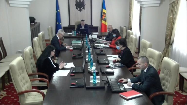 В Молдове назначили временного председателя Высшего совета магистратуры и приняли оставки 5 судей
