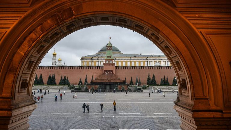 Красную площадь в Москве закроют на две недели из-за подготовки к параду