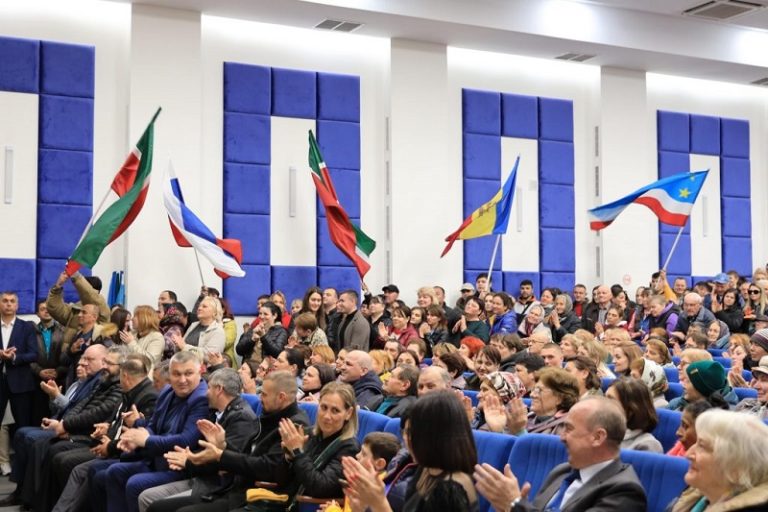 Ящик Петрова: под видом конгресса дипломатии в Комрате, куда не пустили Минниханова, выступили идеологи Кремля. Кто они? 