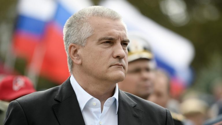 Глава аннексированного Крыма предложил признать военные песни народными